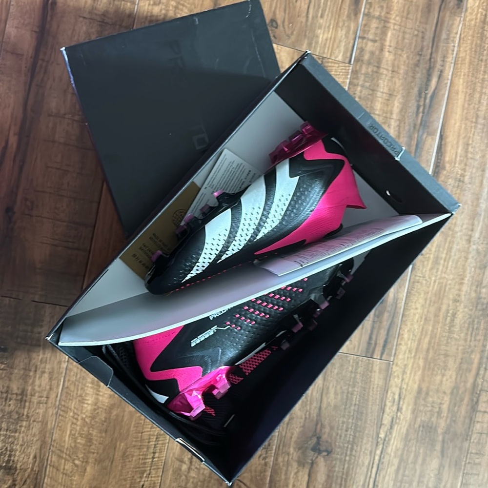 Adidas Predator Accuracy +FG, women’s 8.5/ Men’s 7.5